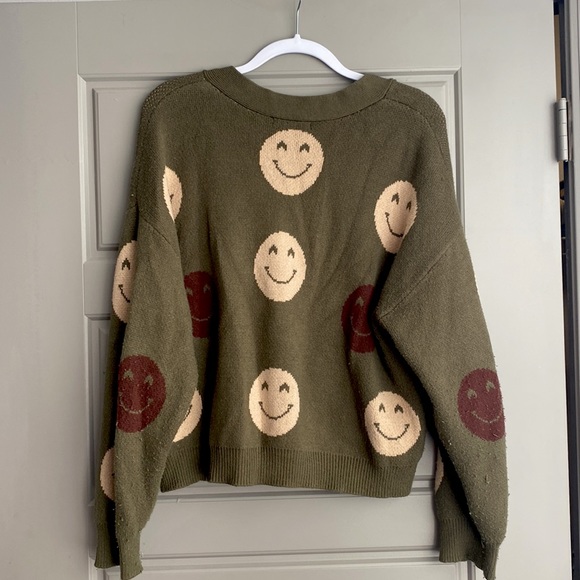 Forever 21 Smiley Face Sweater - Picture 2 of 3